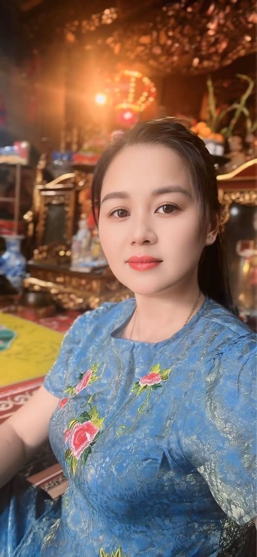 Năm 1996, mẹ mất, tôi quỳ gối cầu xin họ nội giúp lo tang lễ nhưng không một ai dang tay