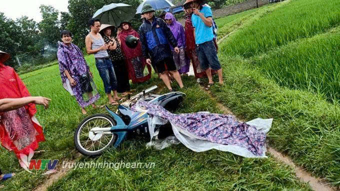 Nghệ An: Một phụ nữ bị sét đánh tử vong trên đường đi làm đồng về